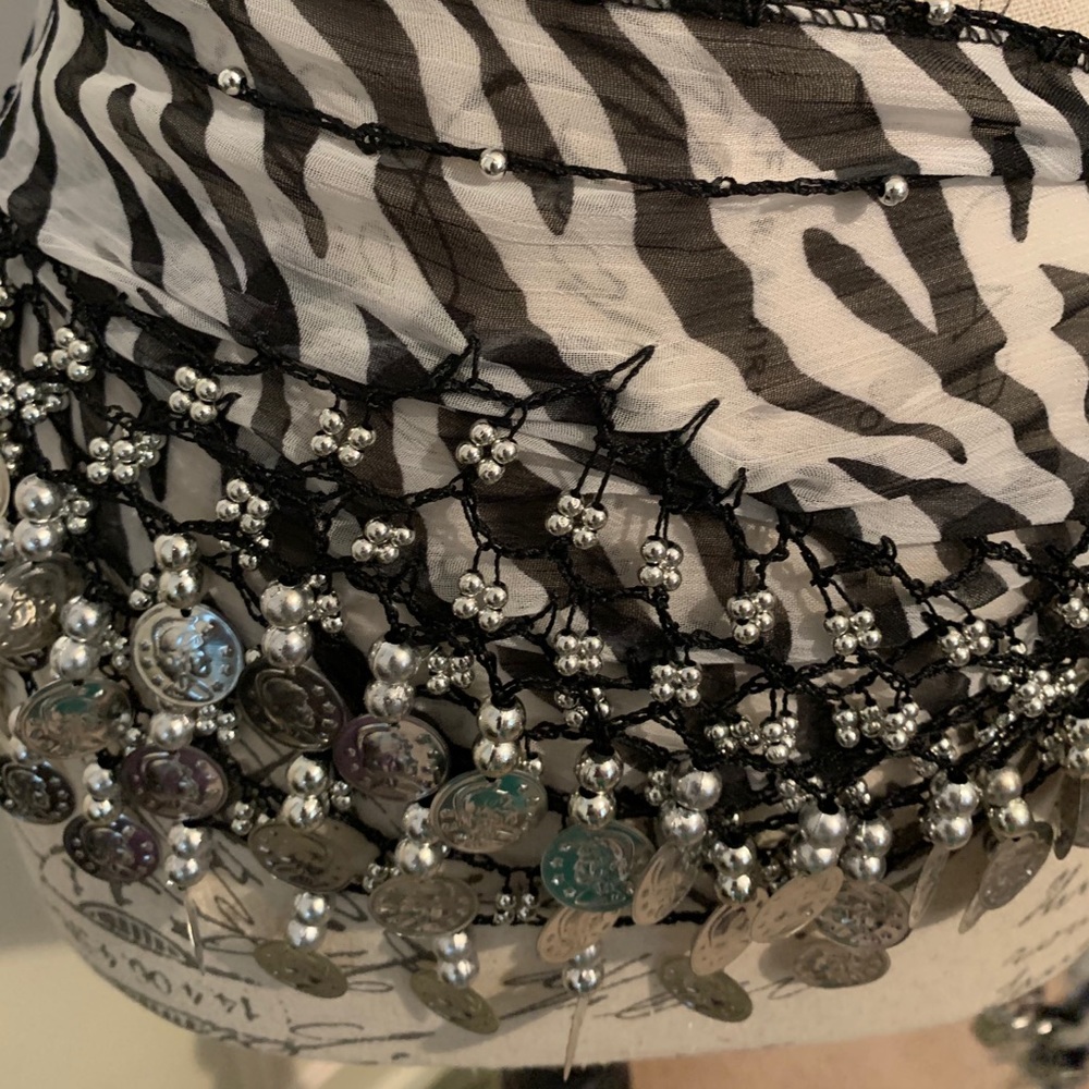 Scarf-Dangle - Picture 3 of 9